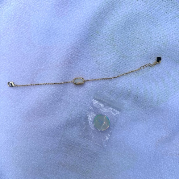 Aura Bracelet Gold - Picture 8 of 13